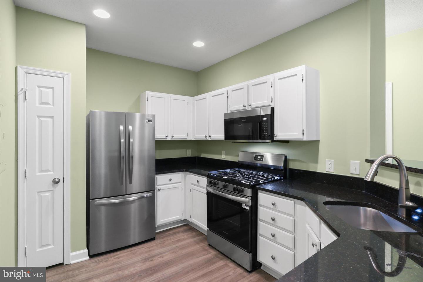 1716 LAKE SHORE CREST DR #33, RESTON, Virginia 20190, 2 Bedrooms Bedrooms, ,1 BathroomBathrooms,Residential,For sale,1716 LAKE SHORE CREST DR #33,VAFX2247678 MLS # VAFX2247678