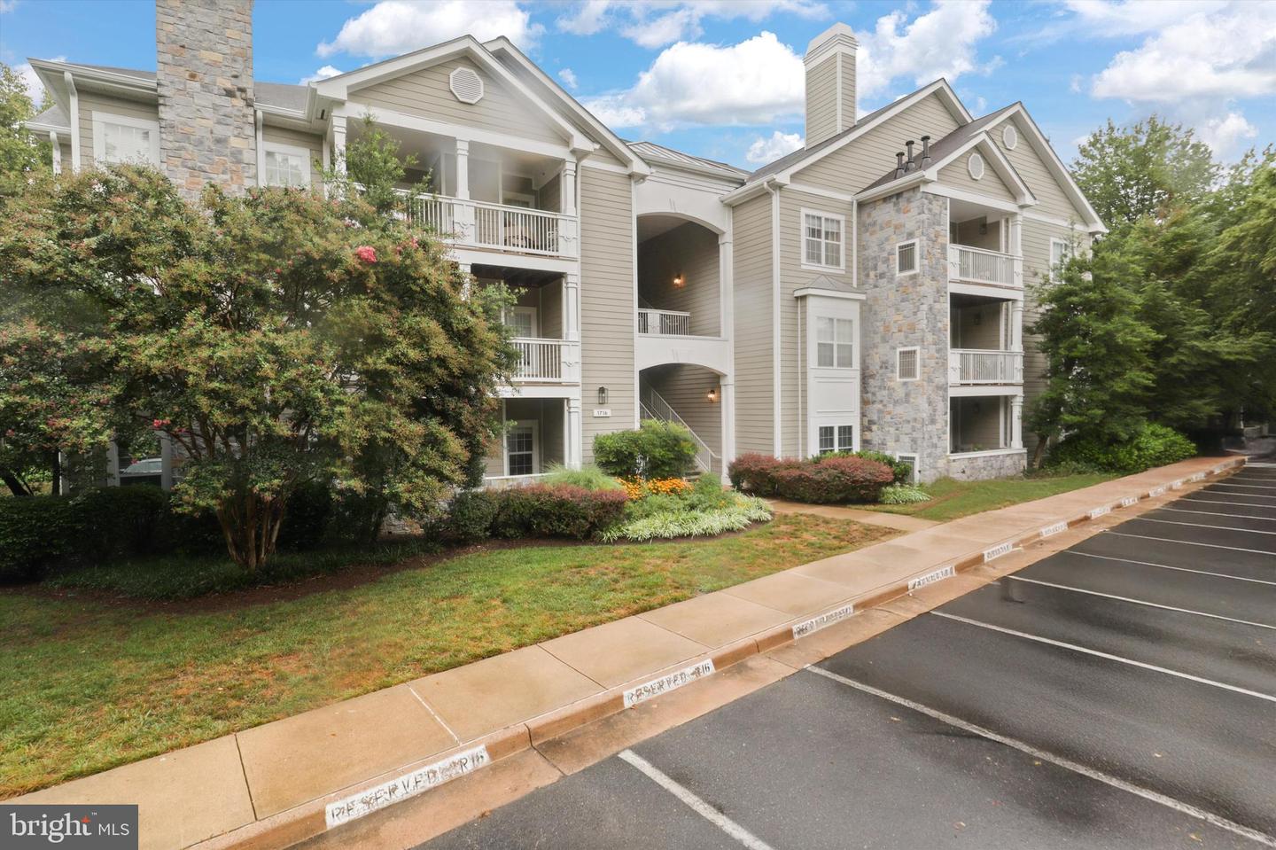 1716 LAKE SHORE CREST DR #33, RESTON, Virginia 20190, 2 Bedrooms Bedrooms, ,1 BathroomBathrooms,Residential,For sale,1716 LAKE SHORE CREST DR #33,VAFX2247678 MLS # VAFX2247678