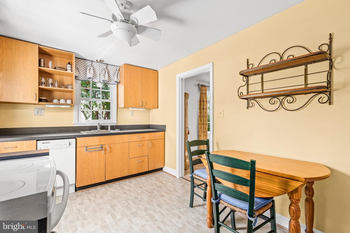 106 W MARSHALL ST, MIDDLEBURG, Virginia 20117, 2 Bedrooms Bedrooms, ,2 BathroomsBathrooms,Residential,For sale,106 W MARSHALL ST,VALO2100644 MLS # VALO2100644