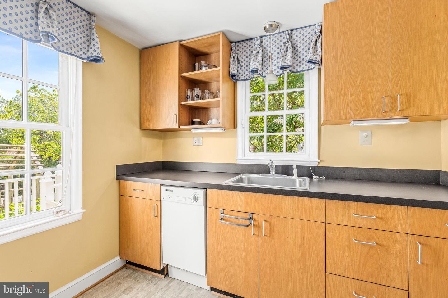 106 W MARSHALL ST, MIDDLEBURG, Virginia 20117, 2 Bedrooms Bedrooms, ,2 BathroomsBathrooms,Residential,For sale,106 W MARSHALL ST,VALO2100644 MLS # VALO2100644