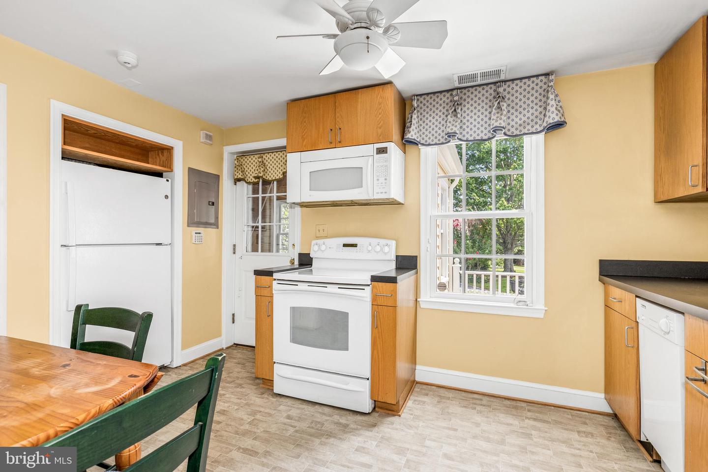 106 W MARSHALL ST, MIDDLEBURG, Virginia 20117, 2 Bedrooms Bedrooms, ,2 BathroomsBathrooms,Residential,For sale,106 W MARSHALL ST,VALO2100644 MLS # VALO2100644