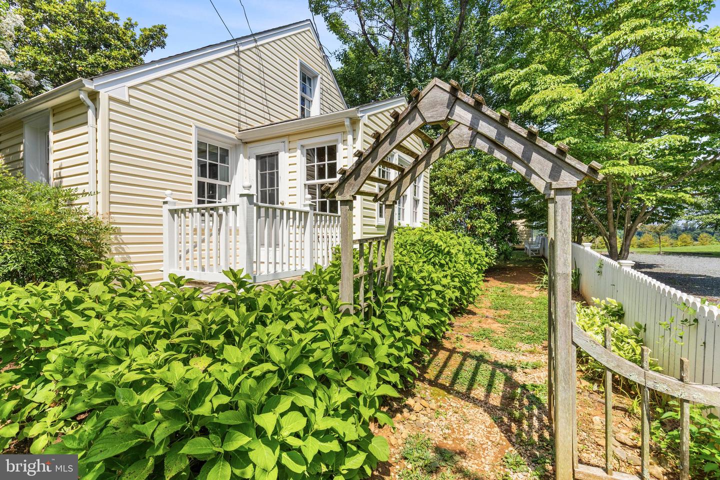 106 W MARSHALL ST, MIDDLEBURG, Virginia 20117, 2 Bedrooms Bedrooms, ,2 BathroomsBathrooms,Residential,For sale,106 W MARSHALL ST,VALO2100644 MLS # VALO2100644