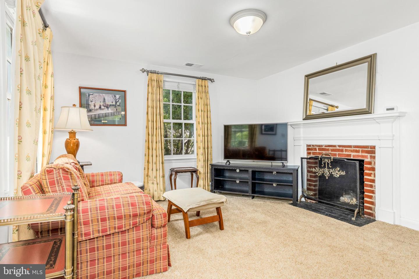 106 W MARSHALL ST, MIDDLEBURG, Virginia 20117, 2 Bedrooms Bedrooms, ,2 BathroomsBathrooms,Residential,For sale,106 W MARSHALL ST,VALO2100644 MLS # VALO2100644