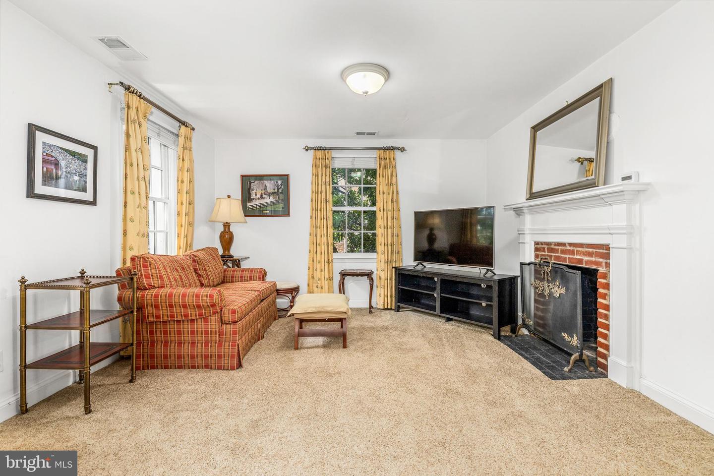 106 W MARSHALL ST, MIDDLEBURG, Virginia 20117, 2 Bedrooms Bedrooms, ,2 BathroomsBathrooms,Residential,For sale,106 W MARSHALL ST,VALO2100644 MLS # VALO2100644