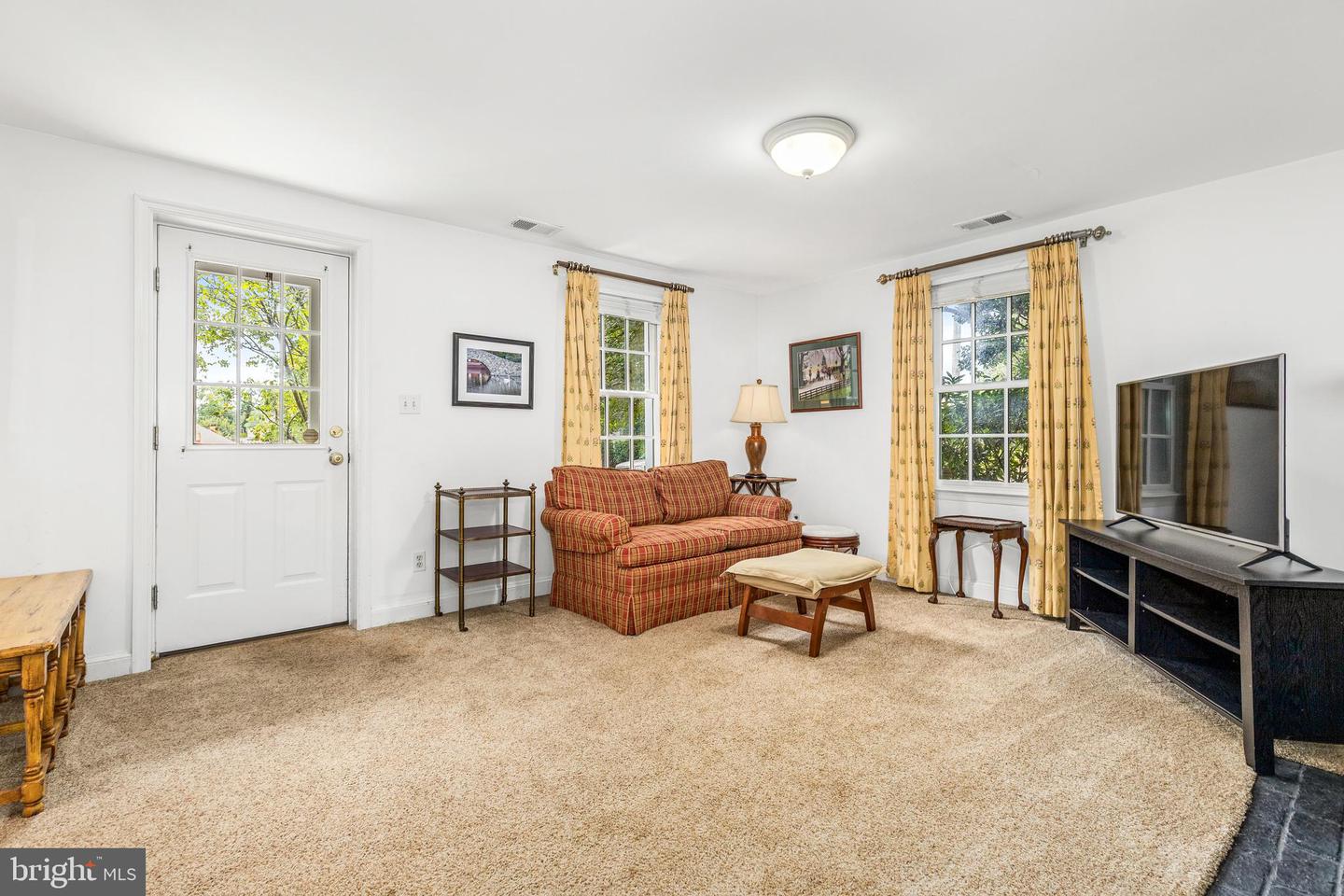 106 W MARSHALL ST, MIDDLEBURG, Virginia 20117, 2 Bedrooms Bedrooms, ,2 BathroomsBathrooms,Residential,For sale,106 W MARSHALL ST,VALO2100644 MLS # VALO2100644