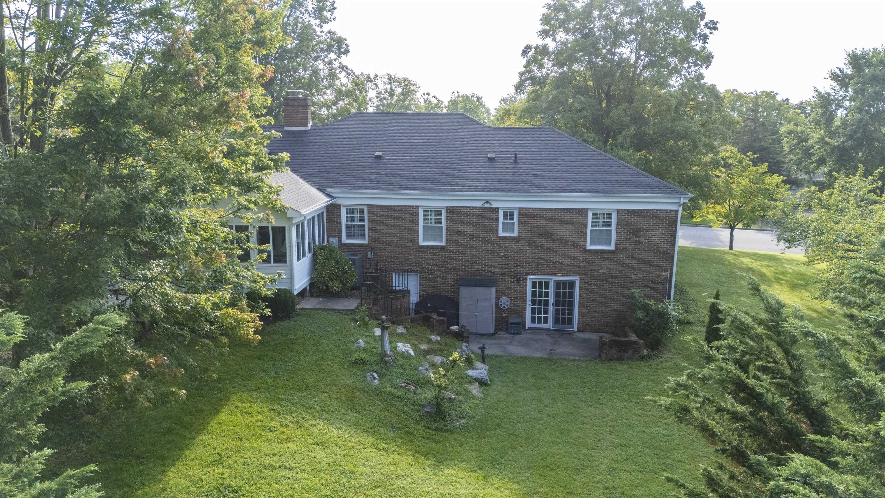 815 LAMMERMOOR DR, STAUNTON, Virginia 24401, 4 Bedrooms Bedrooms, ,3 BathroomsBathrooms,Residential,815 LAMMERMOOR DR,667602 MLS # 667602