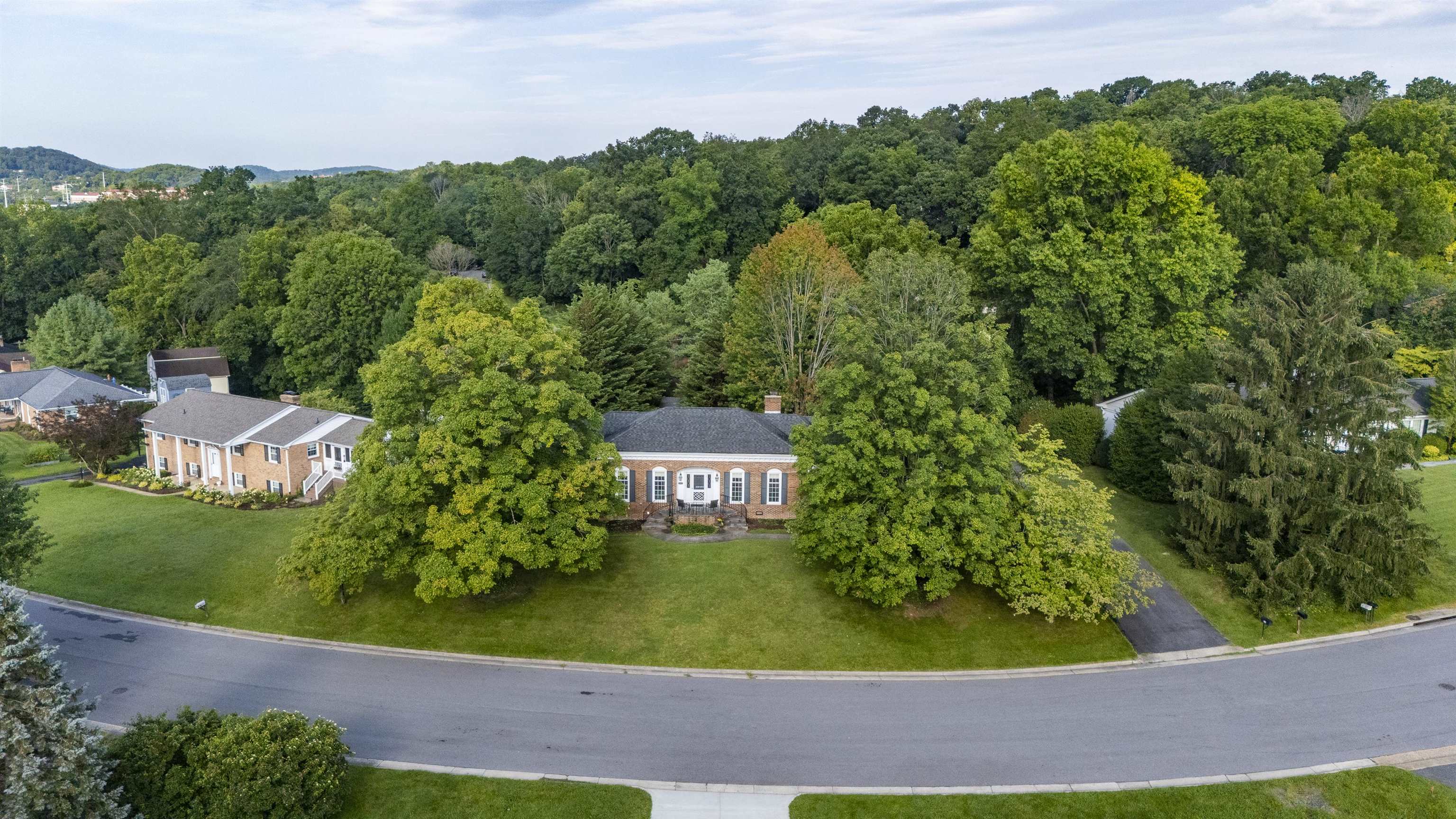 815 LAMMERMOOR DR, STAUNTON, Virginia 24401, 4 Bedrooms Bedrooms, ,3 BathroomsBathrooms,Residential,815 LAMMERMOOR DR,667602 MLS # 667602