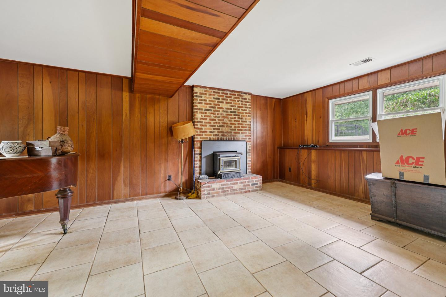 10102 FOXVILLE RD, WARRENTON, Virginia 20186, 5 Bedrooms Bedrooms, ,2 BathroomsBathrooms,Residential,For sale,10102 FOXVILLE RD,VAFQ2017368 MLS # VAFQ2017368