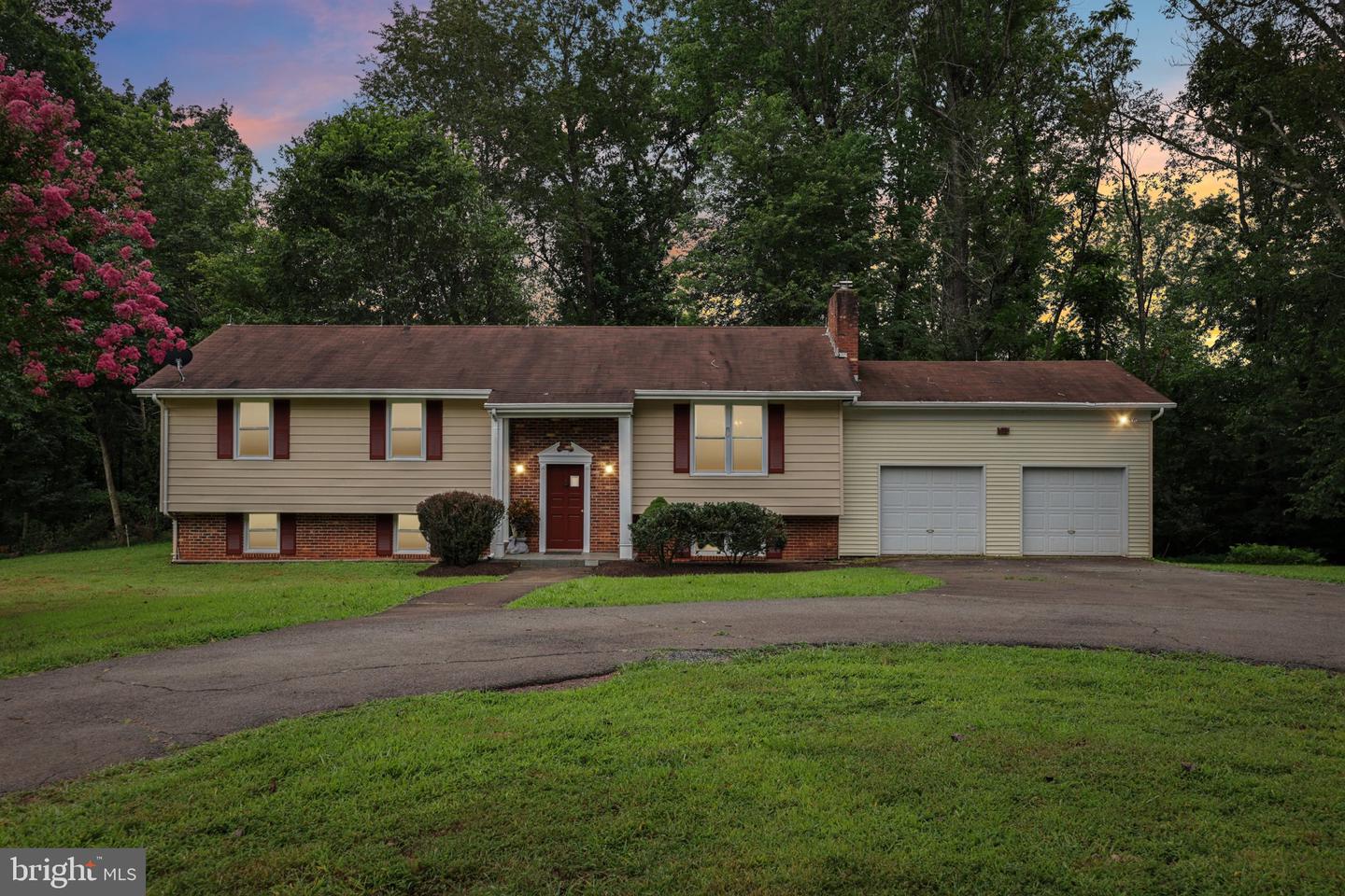 10102 FOXVILLE RD, WARRENTON, Virginia 20186, 5 Bedrooms Bedrooms, ,2 BathroomsBathrooms,Residential,For sale,10102 FOXVILLE RD,VAFQ2017368 MLS # VAFQ2017368
