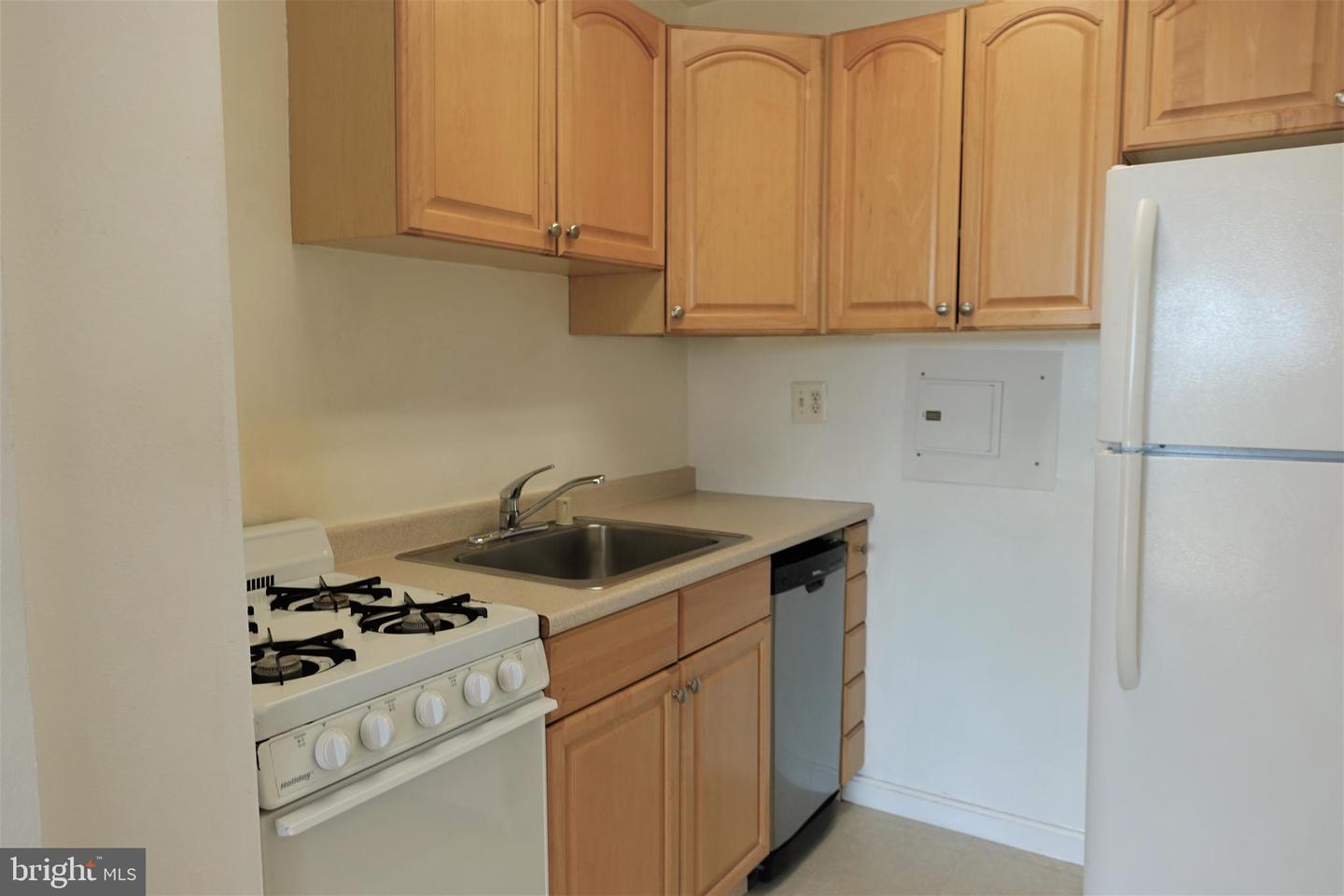 1225 MARTHA CUSTIS DR #1406, ALEXANDRIA, Virginia 22302, 1 Bedroom Bedrooms, ,1 BathroomBathrooms,Residential,For sale,1225 MARTHA CUSTIS DR #1406,VAAX2047874 MLS # VAAX2047874