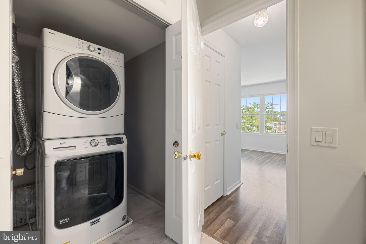 120 PROSPERITY AVE SE #E, LEESBURG, Virginia 20175, 2 Bedrooms Bedrooms, ,2 BathroomsBathrooms,Residential,For sale,120 PROSPERITY AVE SE #E,VALO2103652 MLS # VALO2103652