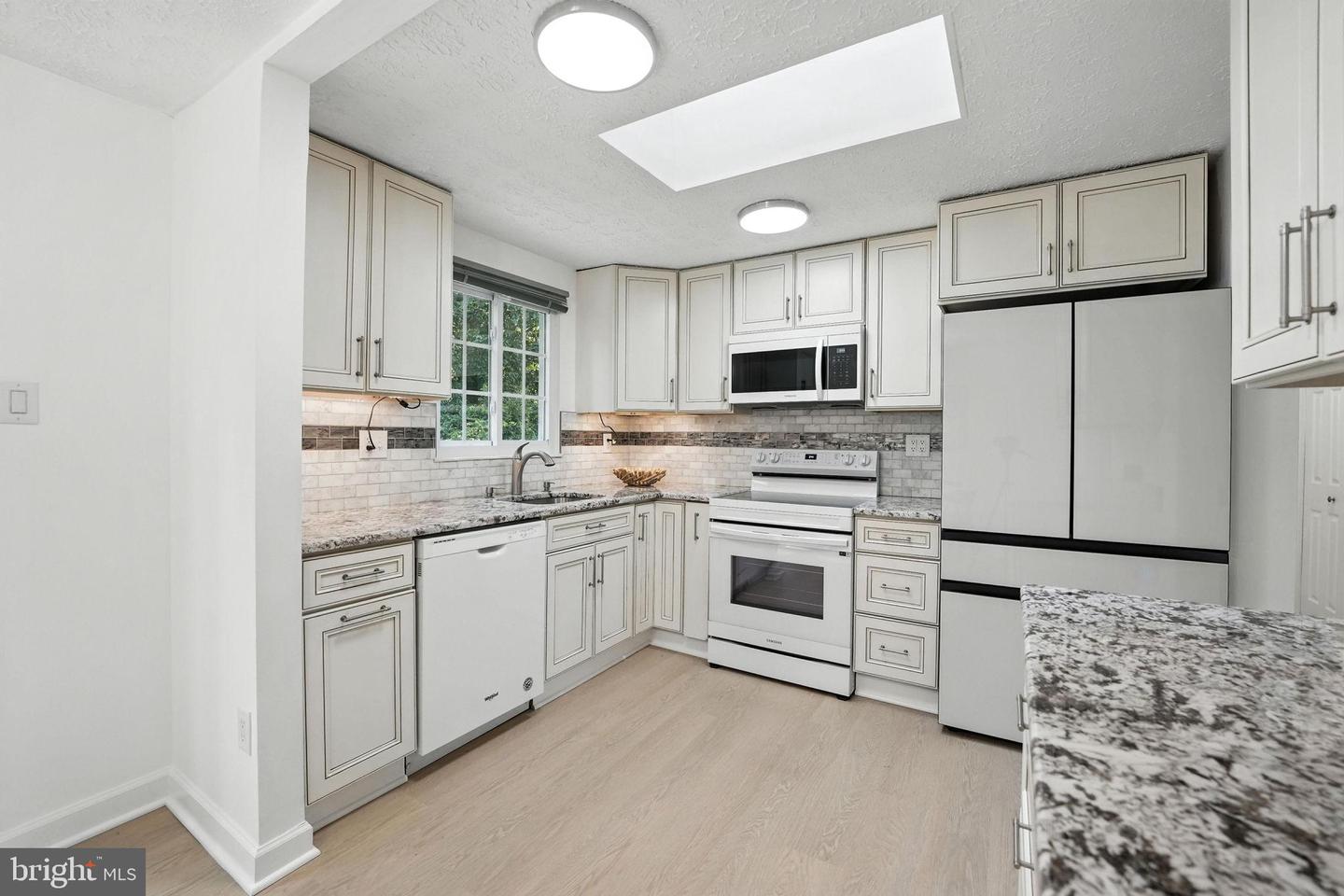 2527 TABOR CT, WOODBRIDGE, Virginia 22191, 3 Bedrooms Bedrooms, 11 Rooms Rooms,2 BathroomsBathrooms,Residential,For sale,2527 TABOR CT,VAPW2100948 MLS # VAPW2100948