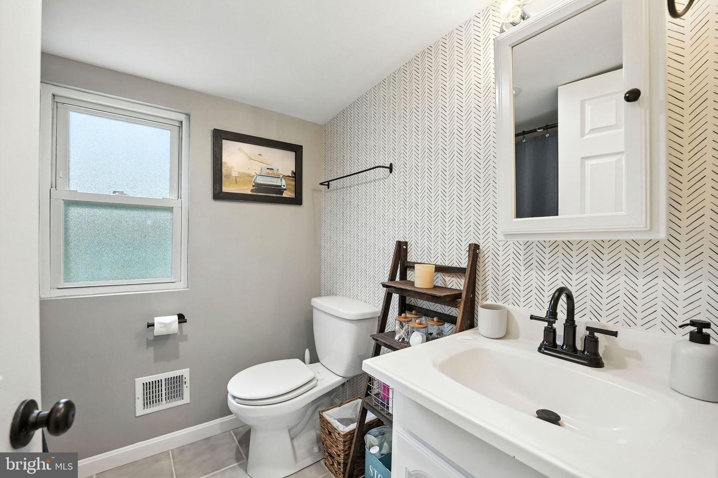 3807 TAFT AVE, ALEXANDRIA, Virginia 22304, 4 Bedrooms Bedrooms, ,3 BathroomsBathrooms,Residential,For sale,3807 TAFT AVE,VAAX2048332 MLS # VAAX2048332