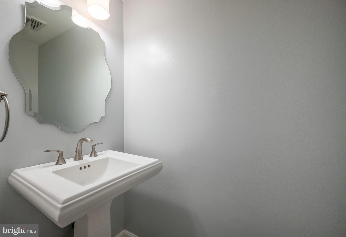 6065 HARDWICK PL, FALLS CHURCH, Virginia 22041, 3 Bedrooms Bedrooms, ,3 BathroomsBathrooms,Residential,For sale,6065 HARDWICK PL,VAFX2259916 MLS # VAFX2259916