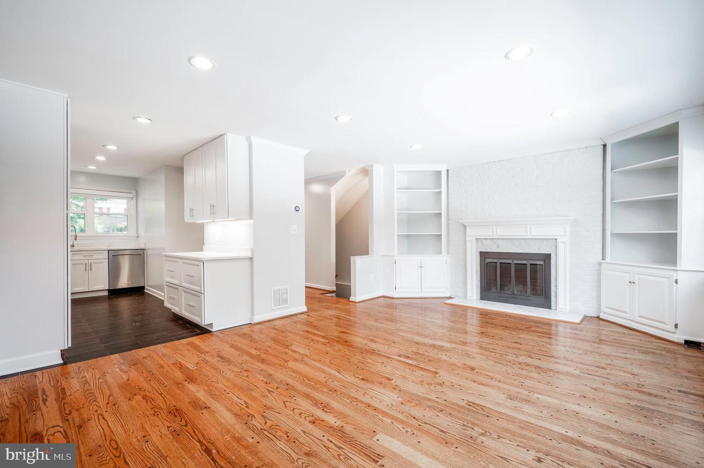 6065 HARDWICK PL, FALLS CHURCH, Virginia 22041, 3 Bedrooms Bedrooms, ,3 BathroomsBathrooms,Residential,For sale,6065 HARDWICK PL,VAFX2259916 MLS # VAFX2259916