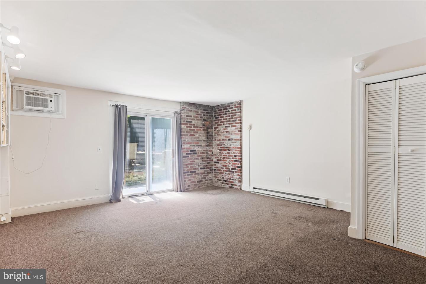 313 C ST SE, WASHINGTON, District Of Columbia 20003, 4 Bedrooms Bedrooms, 12 Rooms Rooms,4 BathroomsBathrooms,Residential,For sale,313 C ST SE,DCDC2214270 MLS # DCDC2214270