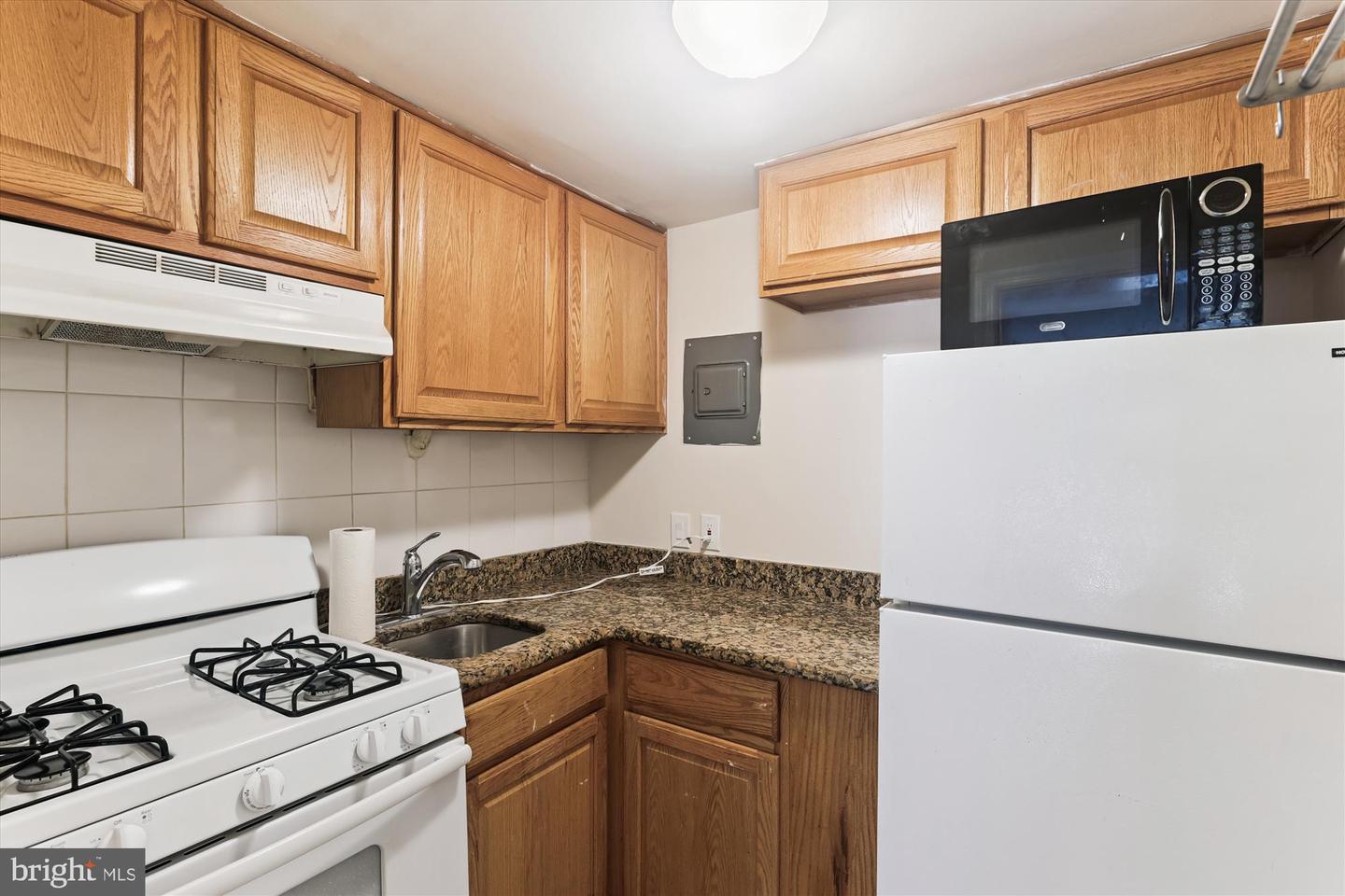 313 C ST SE, WASHINGTON, District Of Columbia 20003, 4 Bedrooms Bedrooms, 12 Rooms Rooms,4 BathroomsBathrooms,Residential,For sale,313 C ST SE,DCDC2214270 MLS # DCDC2214270