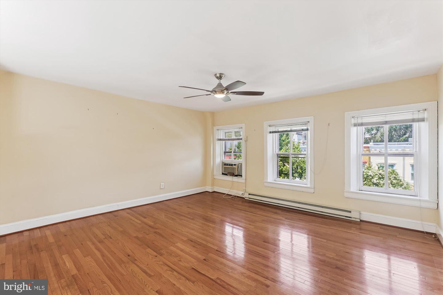 313 C ST SE, WASHINGTON, District Of Columbia 20003, 4 Bedrooms Bedrooms, 12 Rooms Rooms,4 BathroomsBathrooms,Residential,For sale,313 C ST SE,DCDC2214270 MLS # DCDC2214270