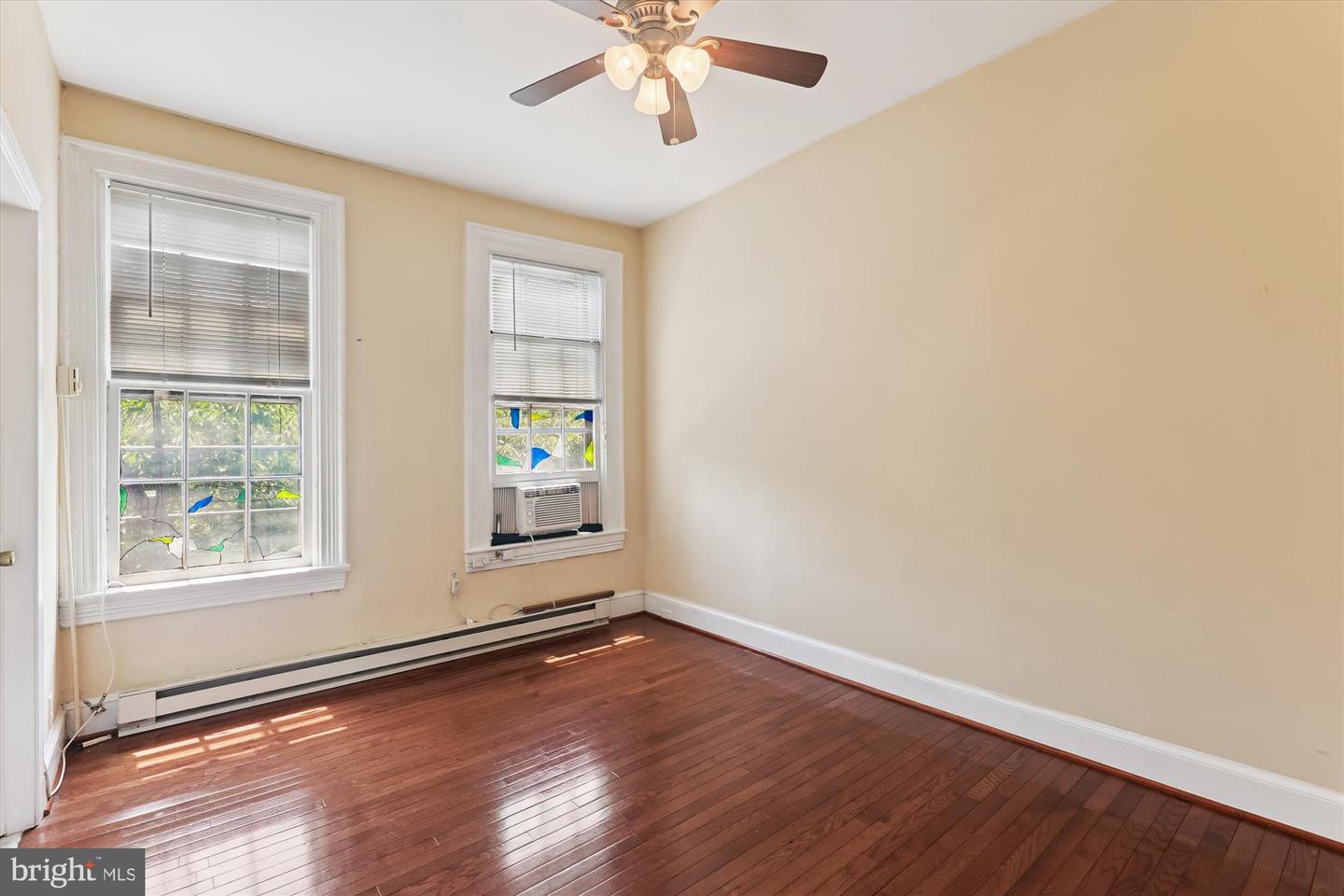 313 C ST SE, WASHINGTON, District Of Columbia 20003, 4 Bedrooms Bedrooms, 12 Rooms Rooms,4 BathroomsBathrooms,Residential,For sale,313 C ST SE,DCDC2214270 MLS # DCDC2214270