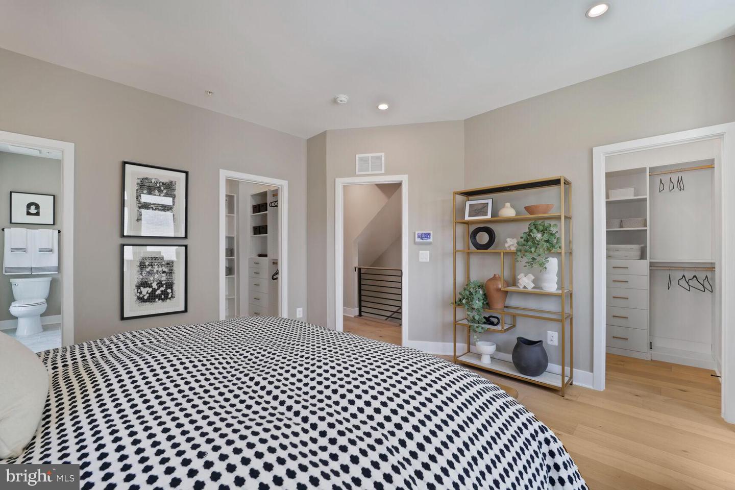 61 LOWER SERVICE CT NW #936, WASHINGTON, District Of Columbia 20001, 4 Bedrooms Bedrooms, ,4 BathroomsBathrooms,Residential,For sale,61 LOWER SERVICE CT NW #936,DCDC2214272 MLS # DCDC2214272