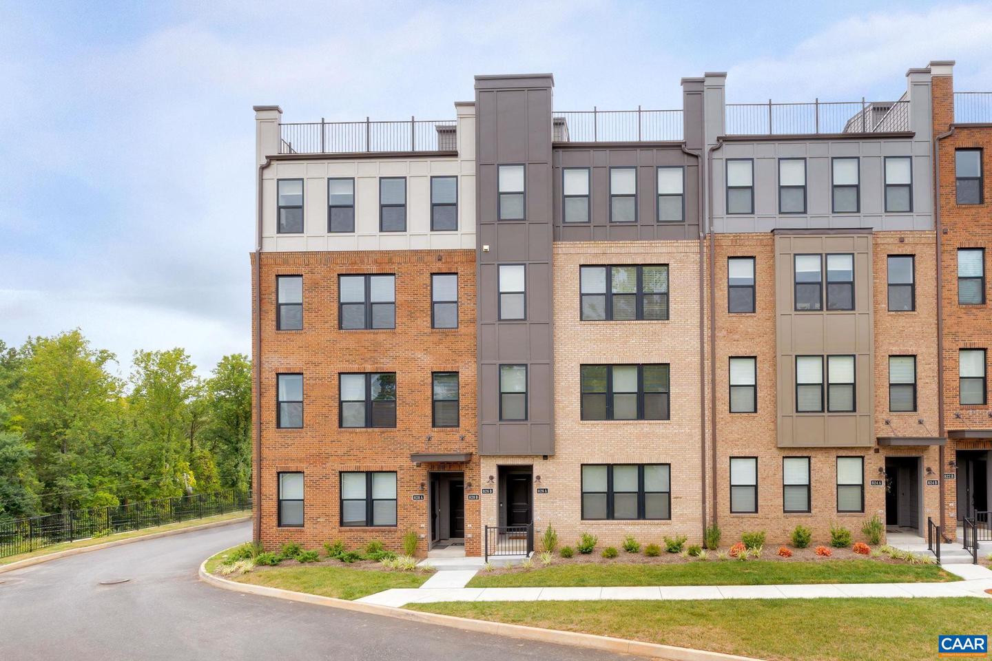 828 WESLEY LN #B, CHARLOTTESVILLE, Virginia 22911, 3 Bedrooms Bedrooms, ,2 BathroomsBathrooms,Residential,For sale,828 WESLEY LN #B,667624 MLS # 667624
