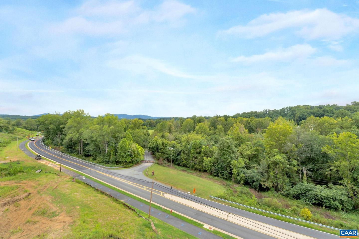 828 WESLEY LN #B, CHARLOTTESVILLE, Virginia 22911, 3 Bedrooms Bedrooms, ,2 BathroomsBathrooms,Residential,For sale,828 WESLEY LN #B,667624 MLS # 667624