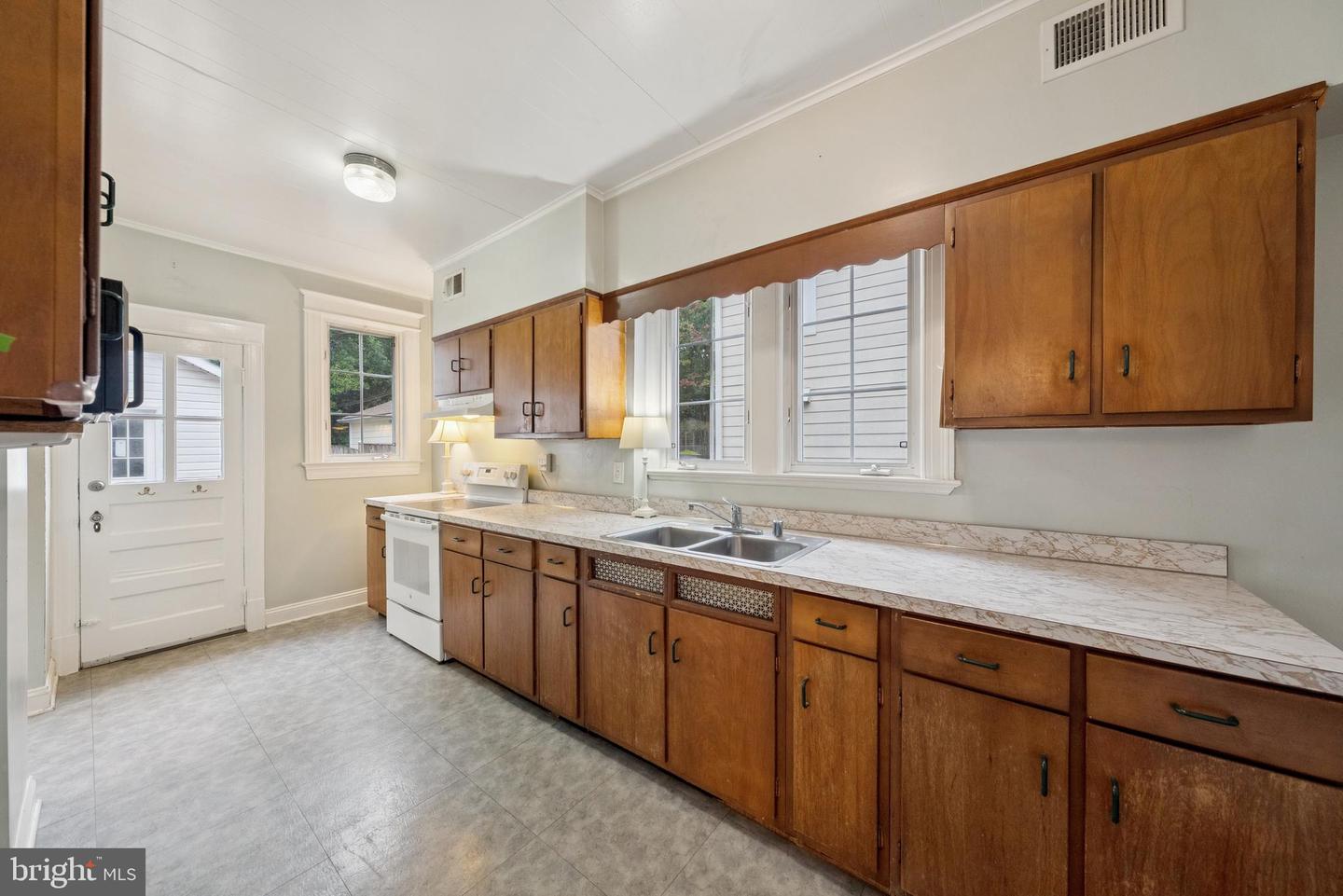 5532 30TH PL NW, WASHINGTON, District Of Columbia 20015, 4 Bedrooms Bedrooms, ,3 BathroomsBathrooms,Residential,For sale,5532 30TH PL NW,DCDC2186152 MLS # DCDC2186152