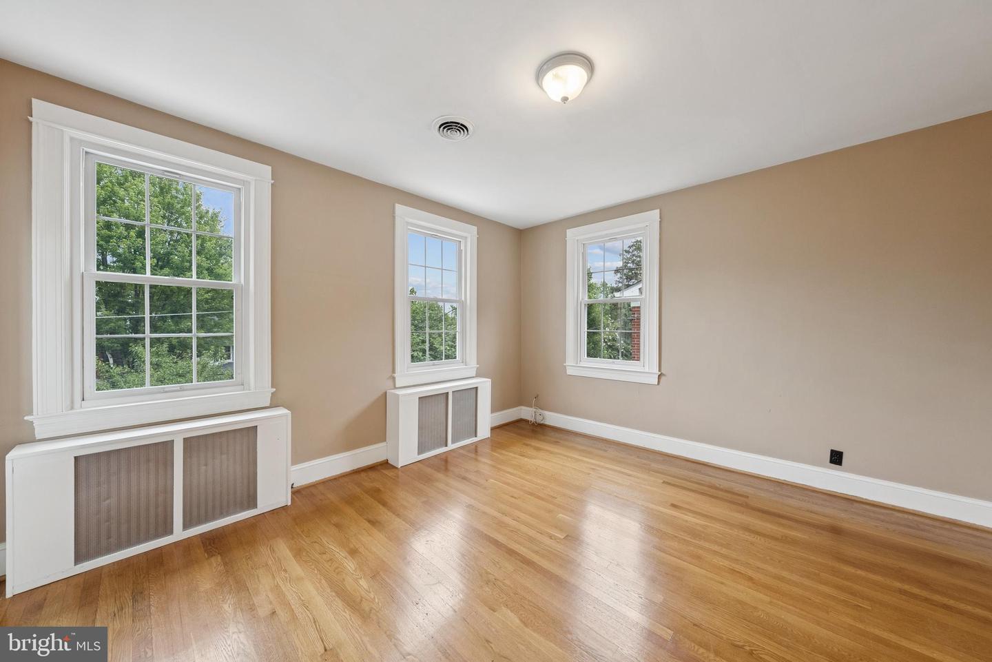 5532 30TH PL NW, WASHINGTON, District Of Columbia 20015, 4 Bedrooms Bedrooms, ,3 BathroomsBathrooms,Residential,For sale,5532 30TH PL NW,DCDC2186152 MLS # DCDC2186152
