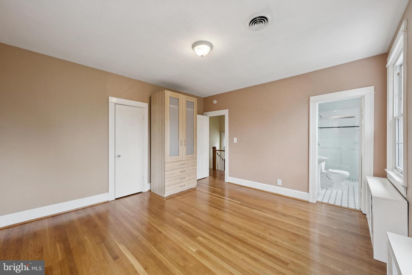 5532 30TH PL NW, WASHINGTON, District Of Columbia 20015, 4 Bedrooms Bedrooms, ,3 BathroomsBathrooms,Residential,For sale,5532 30TH PL NW,DCDC2186152 MLS # DCDC2186152