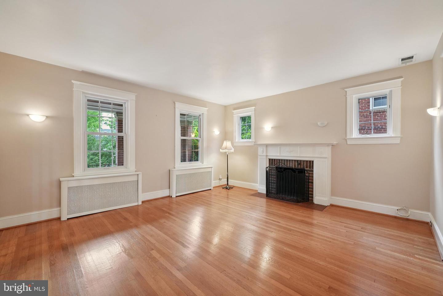 5532 30TH PL NW, WASHINGTON, District Of Columbia 20015, 4 Bedrooms Bedrooms, ,3 BathroomsBathrooms,Residential,For sale,5532 30TH PL NW,DCDC2186152 MLS # DCDC2186152