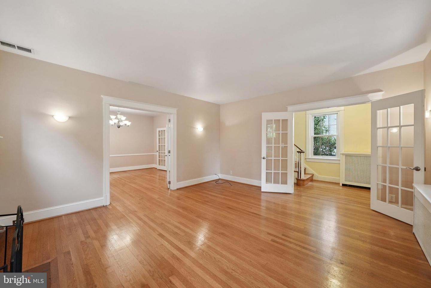 5532 30TH PL NW, WASHINGTON, District Of Columbia 20015, 4 Bedrooms Bedrooms, ,3 BathroomsBathrooms,Residential,For sale,5532 30TH PL NW,DCDC2186152 MLS # DCDC2186152