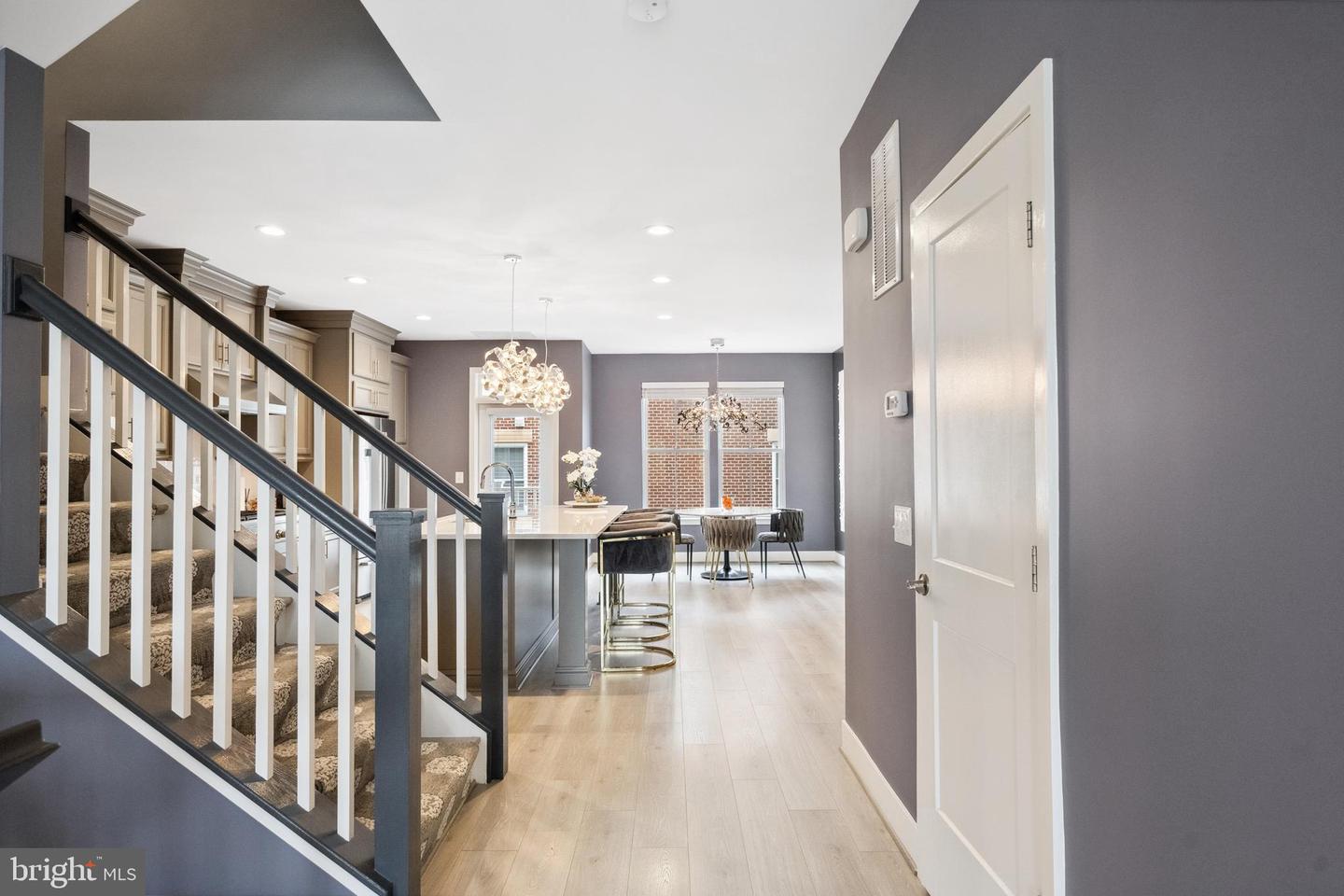 141 CENTER ST S #6, VIENNA, Virginia 22180, 4 Bedrooms Bedrooms, ,3 BathroomsBathrooms,Residential,For sale,141 CENTER ST S #6,VAFX2244464 MLS # VAFX2244464