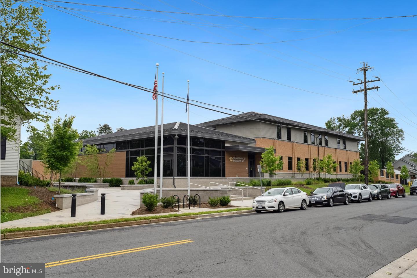 141 CENTER ST S #6, VIENNA, Virginia 22180, 4 Bedrooms Bedrooms, ,3 BathroomsBathrooms,Residential,For sale,141 CENTER ST S #6,VAFX2244464 MLS # VAFX2244464