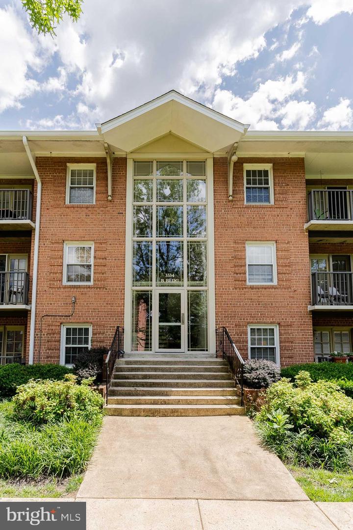 3334 SPRING LN #B-12, FALLS CHURCH, Virginia 22041, 3 Bedrooms Bedrooms, ,2 BathroomsBathrooms,Residential,For sale,3334 SPRING LN #B-12,VAFX2245094 MLS # VAFX2245094