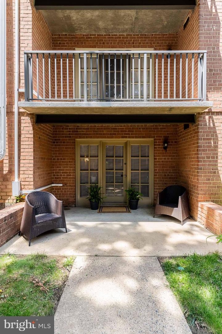 3334 SPRING LN #B-12, FALLS CHURCH, Virginia 22041, 3 Bedrooms Bedrooms, ,2 BathroomsBathrooms,Residential,For sale,3334 SPRING LN #B-12,VAFX2245094 MLS # VAFX2245094