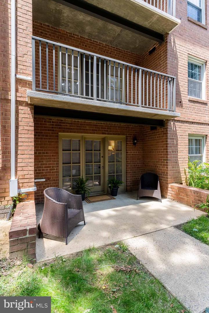 3334 SPRING LN #B-12, FALLS CHURCH, Virginia 22041, 3 Bedrooms Bedrooms, ,2 BathroomsBathrooms,Residential,For sale,3334 SPRING LN #B-12,VAFX2245094 MLS # VAFX2245094