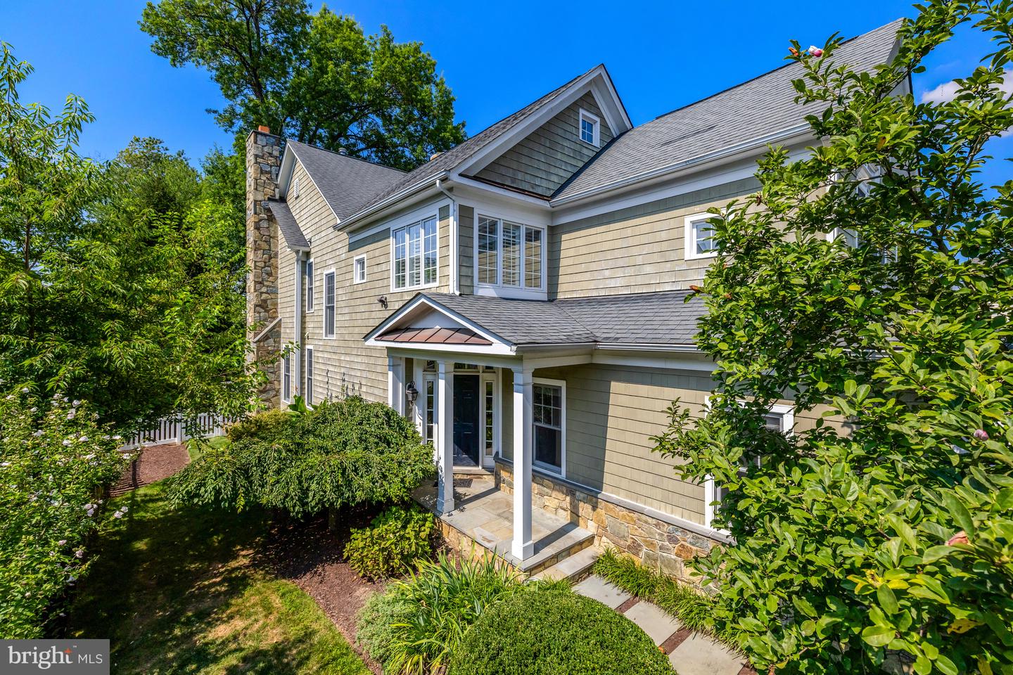 1519 PATHFINDER LN, MCLEAN, Virginia 22101, 4 Bedrooms Bedrooms, 8 Rooms Rooms,3 BathroomsBathrooms,Residential,For sale,1519 PATHFINDER LN,VAFX2248250 MLS # VAFX2248250