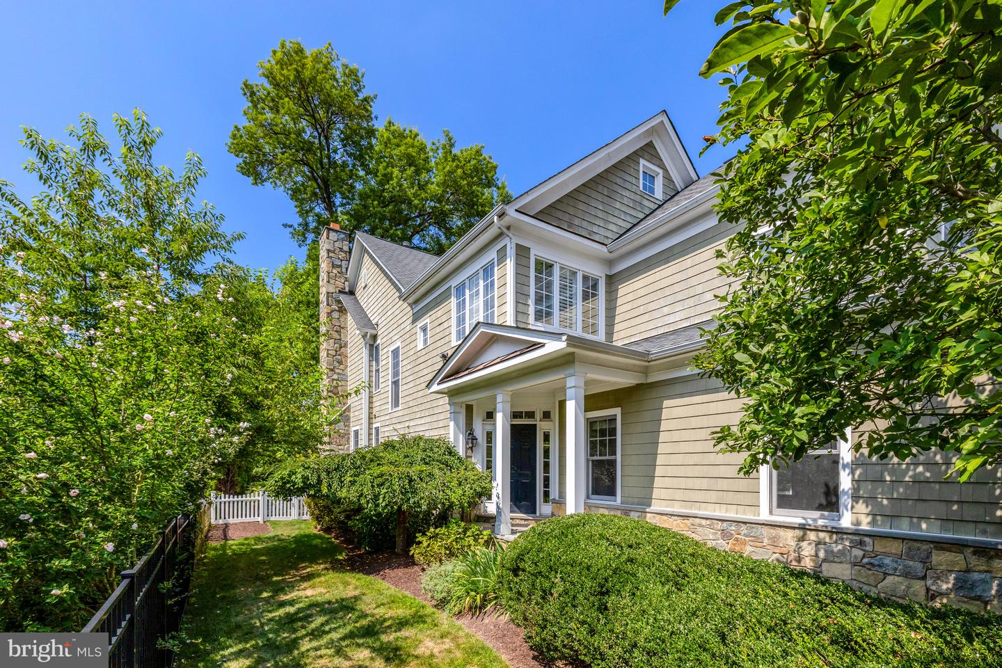 1519 PATHFINDER LN, MCLEAN, Virginia 22101, 4 Bedrooms Bedrooms, 8 Rooms Rooms,3 BathroomsBathrooms,Residential,For sale,1519 PATHFINDER LN,VAFX2248250 MLS # VAFX2248250