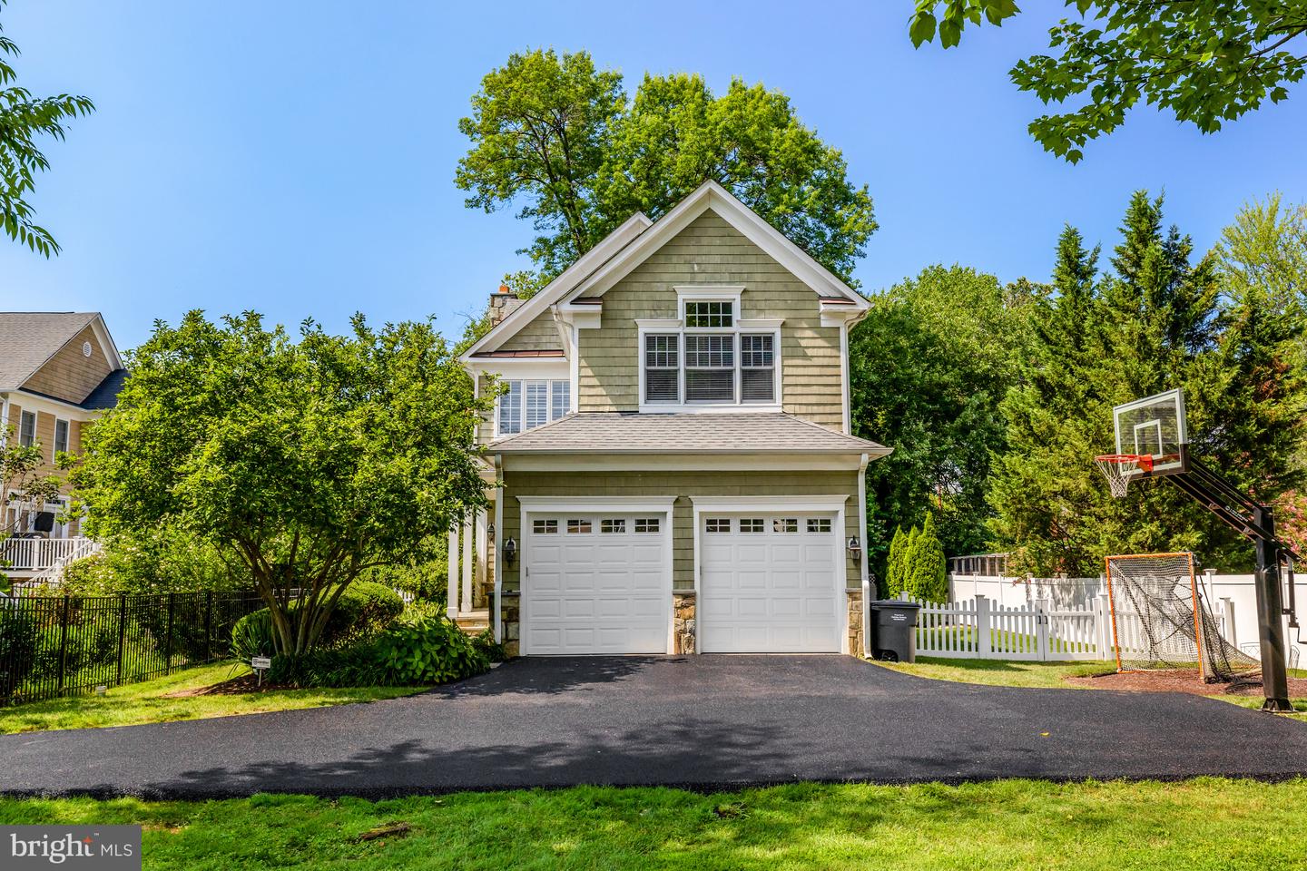 1519 PATHFINDER LN, MCLEAN, Virginia 22101, 4 Bedrooms Bedrooms, 8 Rooms Rooms,3 BathroomsBathrooms,Residential,For sale,1519 PATHFINDER LN,VAFX2248250 MLS # VAFX2248250