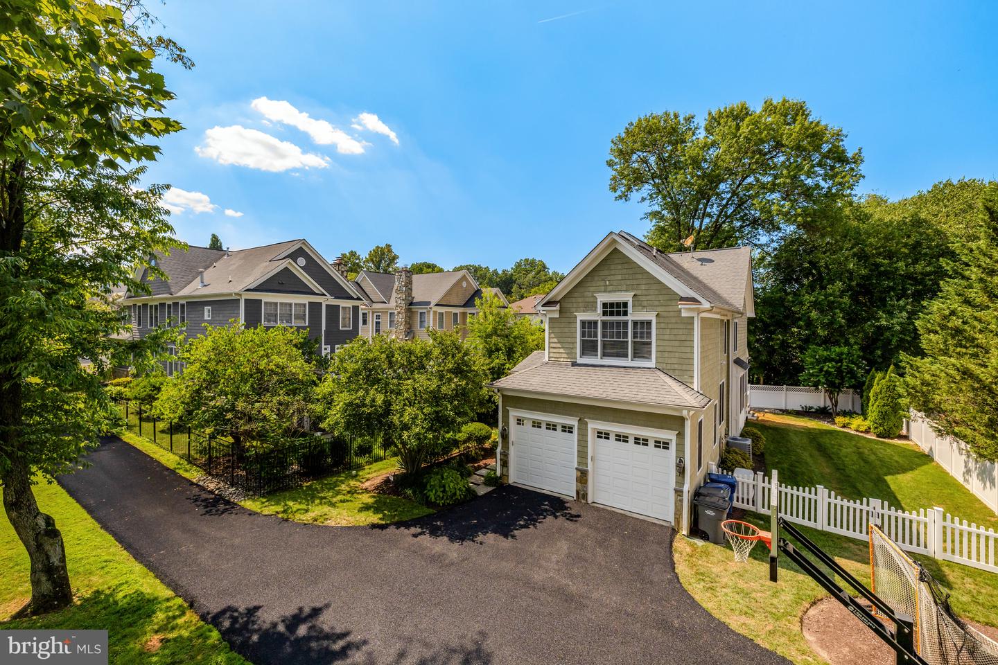 1519 PATHFINDER LN, MCLEAN, Virginia 22101, 4 Bedrooms Bedrooms, 8 Rooms Rooms,3 BathroomsBathrooms,Residential,For sale,1519 PATHFINDER LN,VAFX2248250 MLS # VAFX2248250