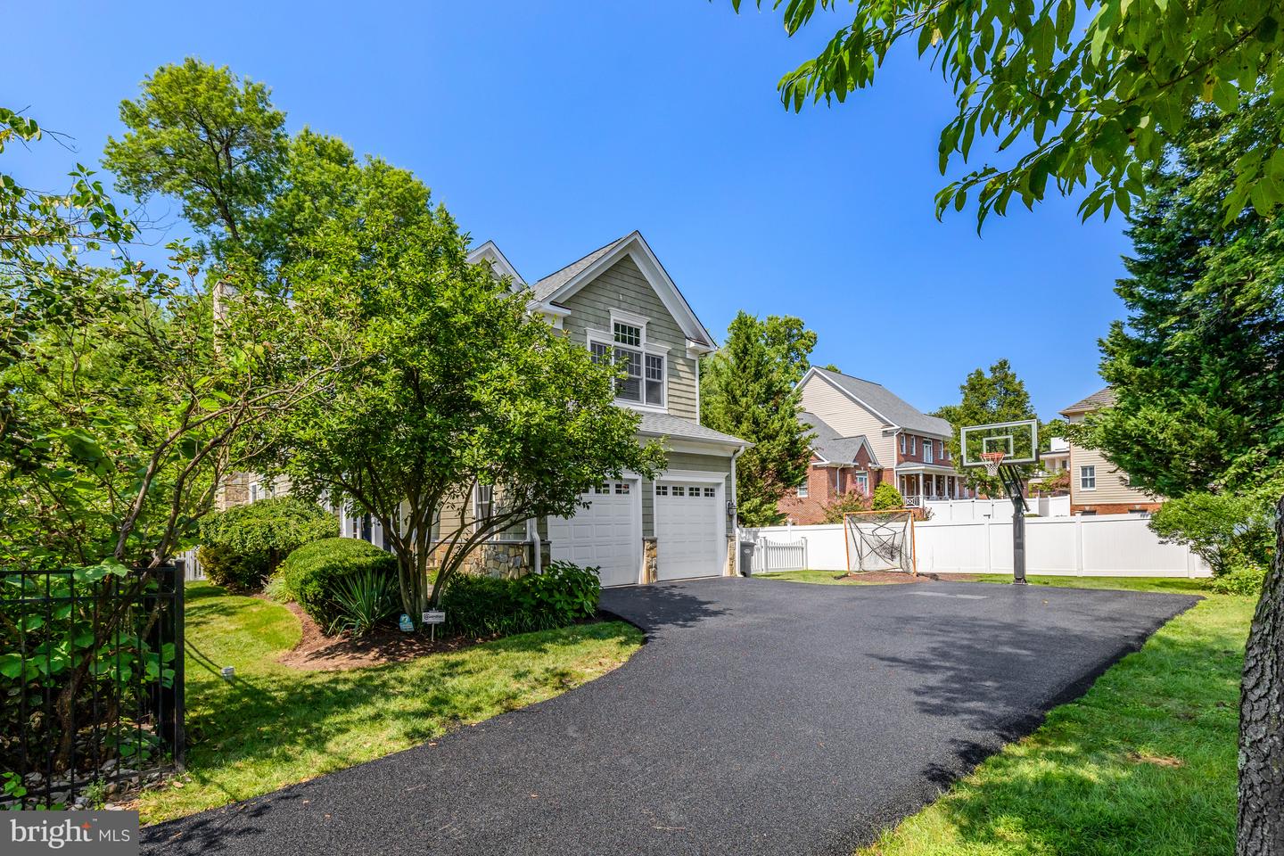 1519 PATHFINDER LN, MCLEAN, Virginia 22101, 4 Bedrooms Bedrooms, 8 Rooms Rooms,3 BathroomsBathrooms,Residential,For sale,1519 PATHFINDER LN,VAFX2248250 MLS # VAFX2248250