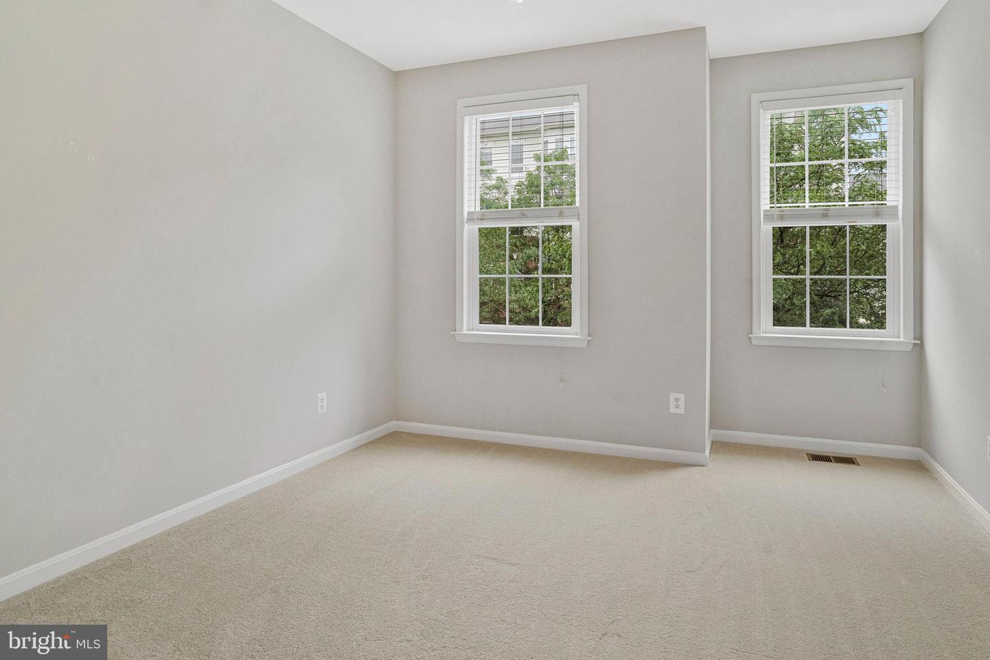 19320 DIAMOND LAKE DR, LEESBURG, Virginia 20176, 3 Bedrooms Bedrooms, ,2 BathroomsBathrooms,Residential,For sale,19320 DIAMOND LAKE DR,VALO2099938 MLS # VALO2099938