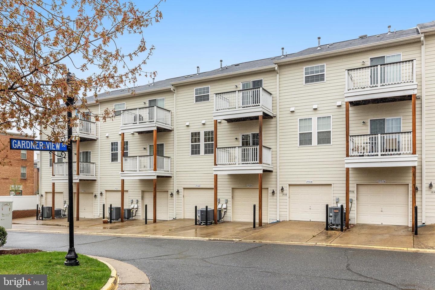 19320 DIAMOND LAKE DR, LEESBURG, Virginia 20176, 3 Bedrooms Bedrooms, ,2 BathroomsBathrooms,Residential,For sale,19320 DIAMOND LAKE DR,VALO2099938 MLS # VALO2099938