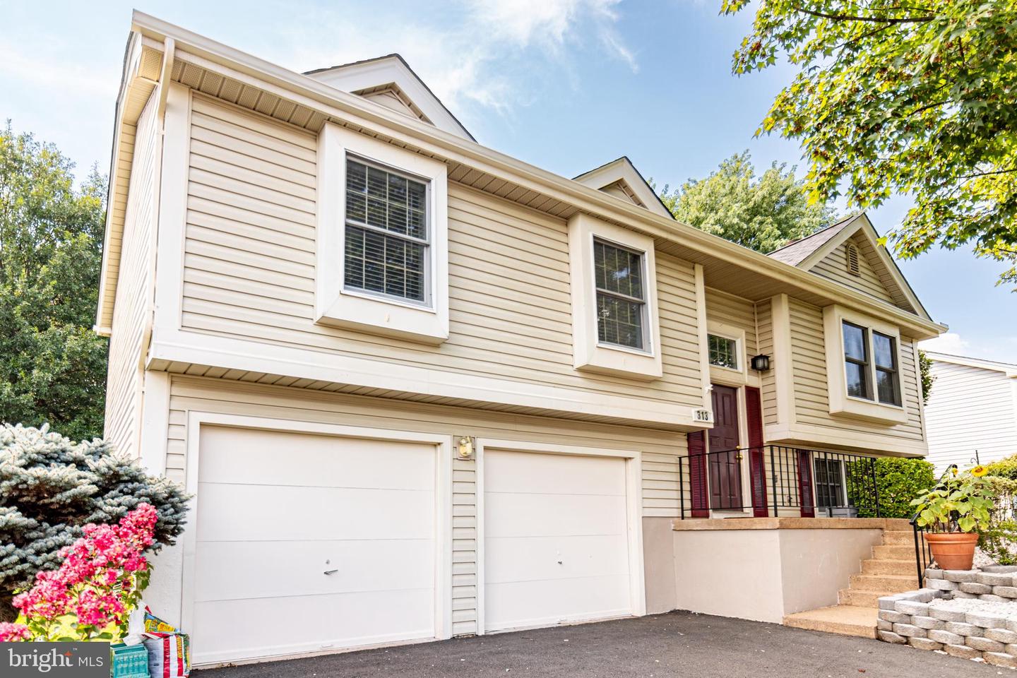 313 SAMANTHA DR, STERLING, Virginia 20164, 3 Bedrooms Bedrooms, ,3 BathroomsBathrooms,Residential,For sale,313 SAMANTHA DR,VALO2100162 MLS # VALO2100162