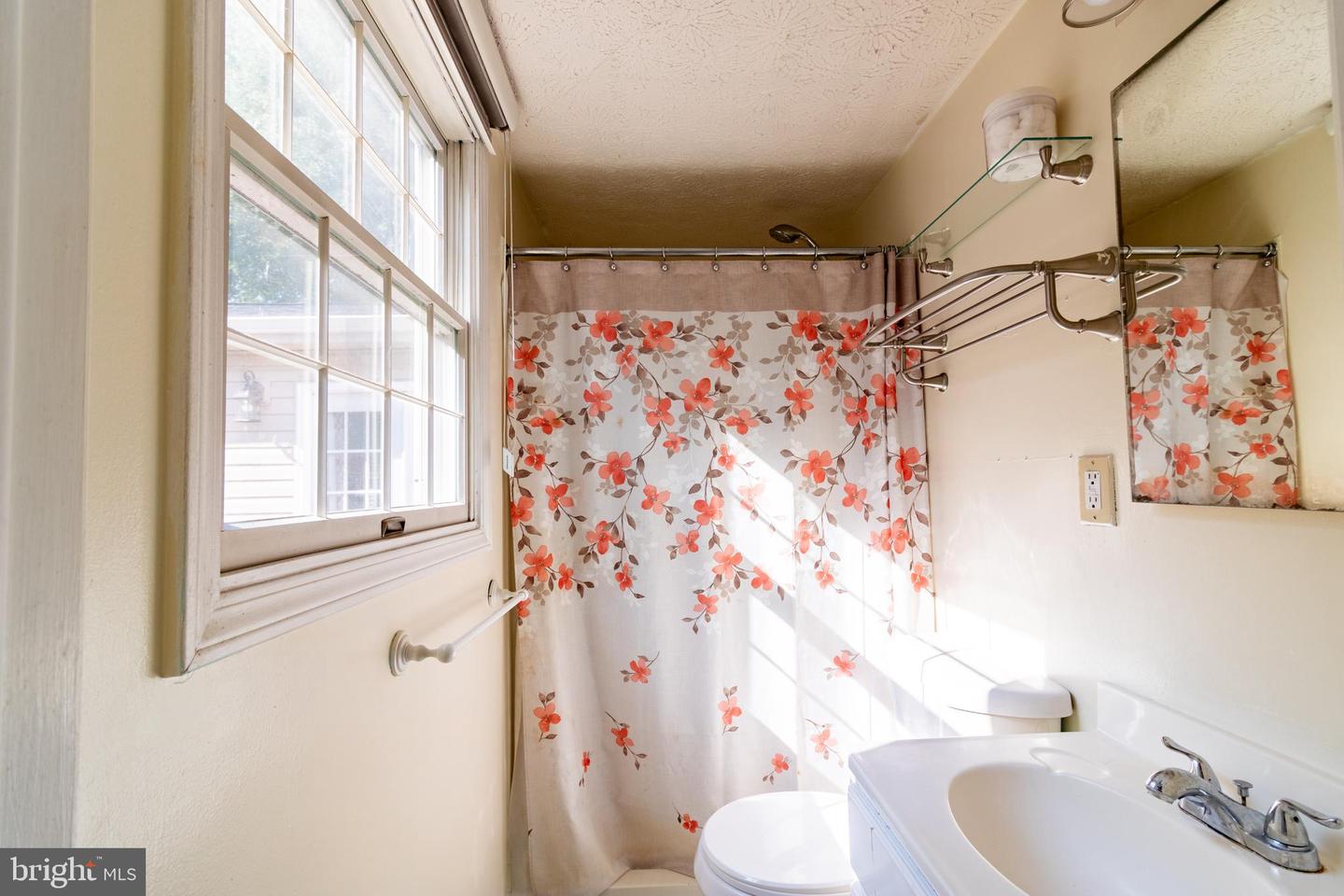 313 SAMANTHA DR, STERLING, Virginia 20164, 3 Bedrooms Bedrooms, ,3 BathroomsBathrooms,Residential,For sale,313 SAMANTHA DR,VALO2100162 MLS # VALO2100162