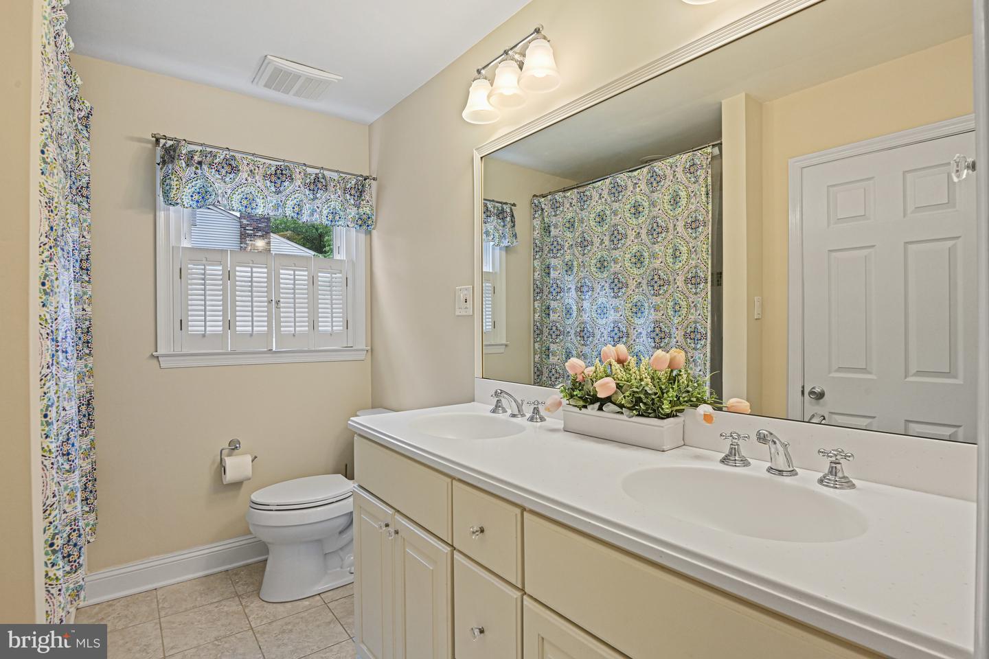 10302 GALPIN CT, GREAT FALLS, Virginia 22066, 4 Bedrooms Bedrooms, ,2 BathroomsBathrooms,Residential,For sale,10302 GALPIN CT,VAFX2250454 MLS # VAFX2250454