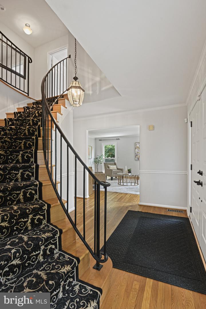 10302 GALPIN CT, GREAT FALLS, Virginia 22066, 4 Bedrooms Bedrooms, ,2 BathroomsBathrooms,Residential,For sale,10302 GALPIN CT,VAFX2250454 MLS # VAFX2250454