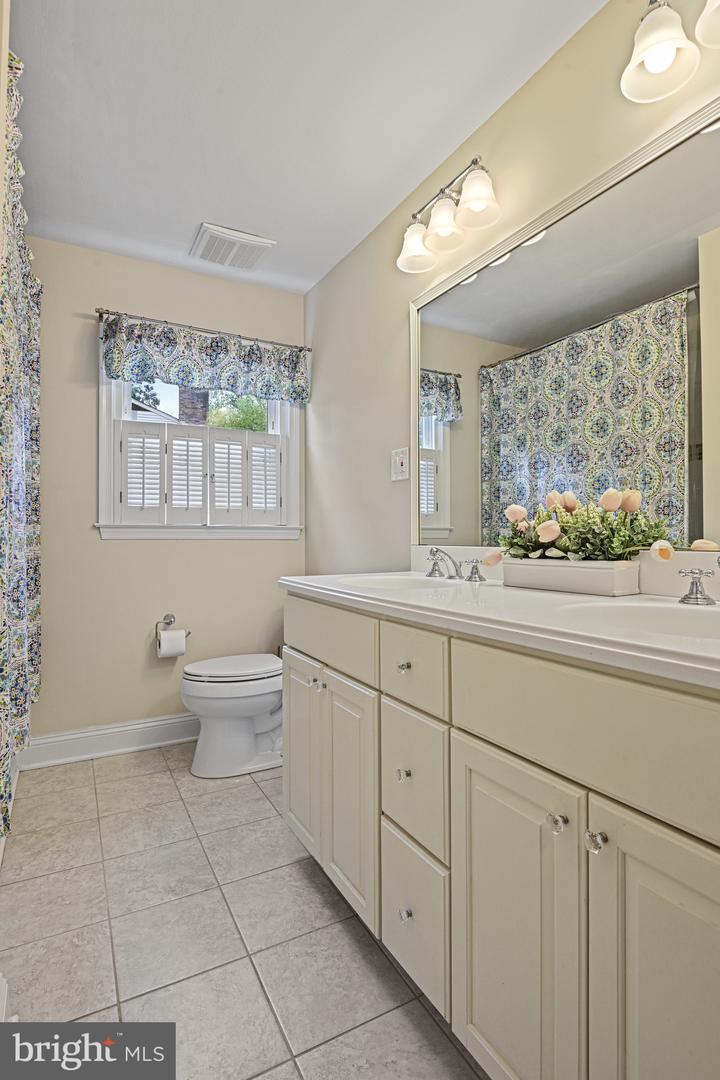 10302 GALPIN CT, GREAT FALLS, Virginia 22066, 4 Bedrooms Bedrooms, ,2 BathroomsBathrooms,Residential,For sale,10302 GALPIN CT,VAFX2250454 MLS # VAFX2250454