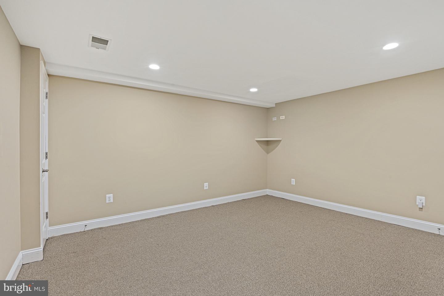 10302 GALPIN CT, GREAT FALLS, Virginia 22066, 4 Bedrooms Bedrooms, ,2 BathroomsBathrooms,Residential,For sale,10302 GALPIN CT,VAFX2250454 MLS # VAFX2250454