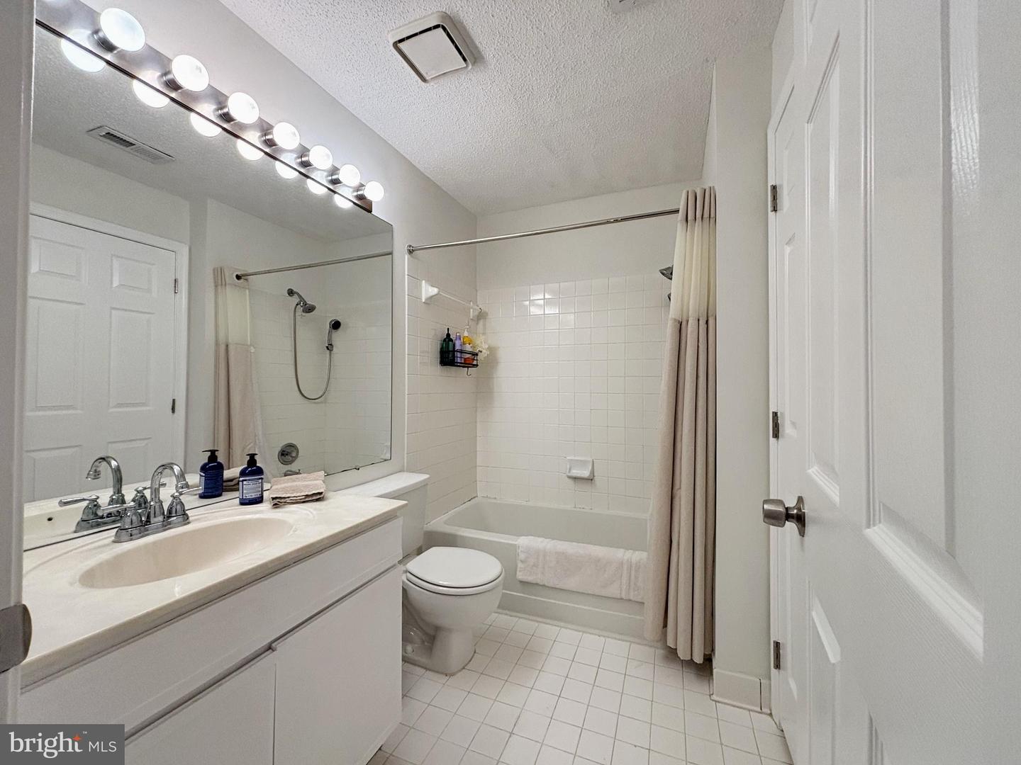 3905 GOLF TEE CT #101, FAIRFAX, Virginia 22033, 3 Bedrooms Bedrooms, ,2 BathroomsBathrooms,Residential,For sale,3905 GOLF TEE CT #101,VAFX2252302 MLS # VAFX2252302